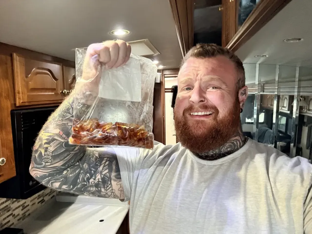 Kilolarca jelibon yedi, gıda zehirlenmesi sandı, az kalsın hayatından oluyordu