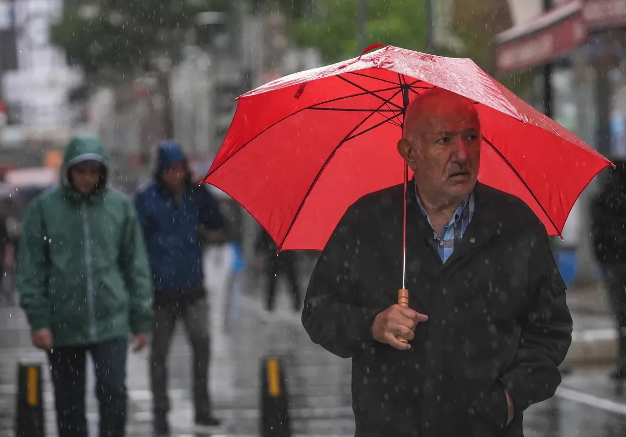 Meteoroloji 6 bölgeyi uyardı: Hava soğuyor, yağmur sürüyor