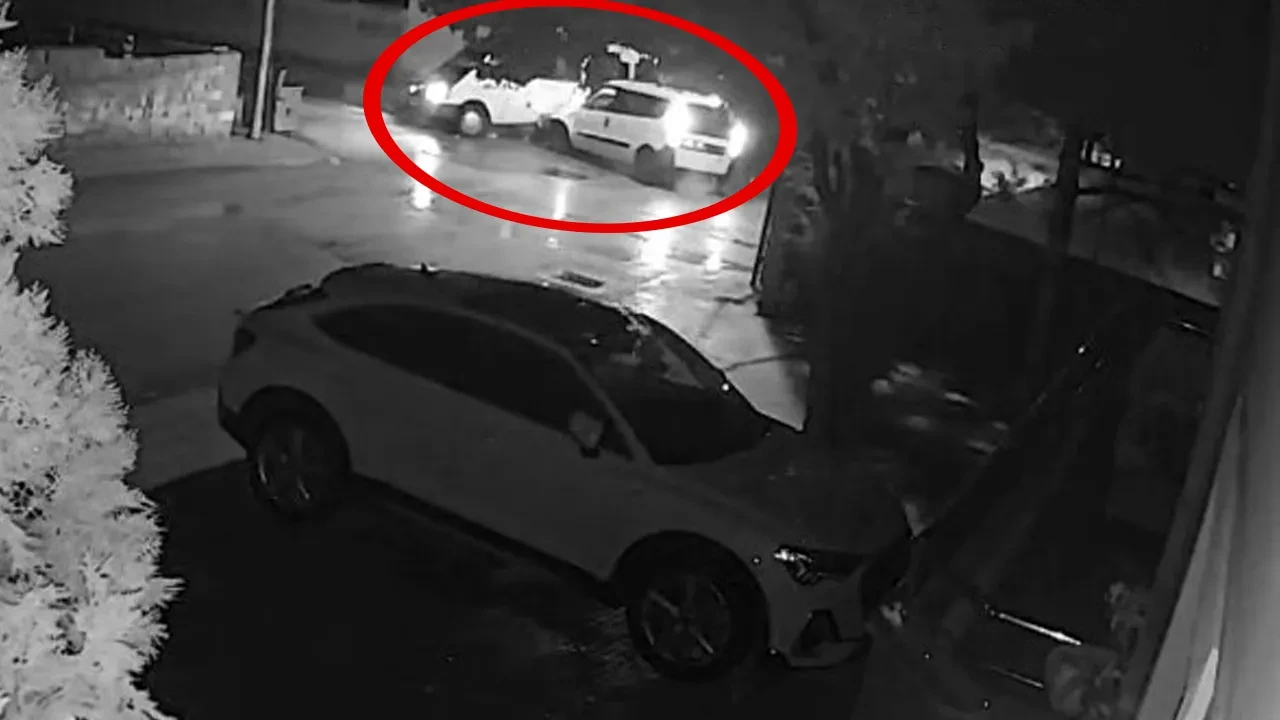 Minibüse çarpıp kaçtı! Kaza anı kamerada