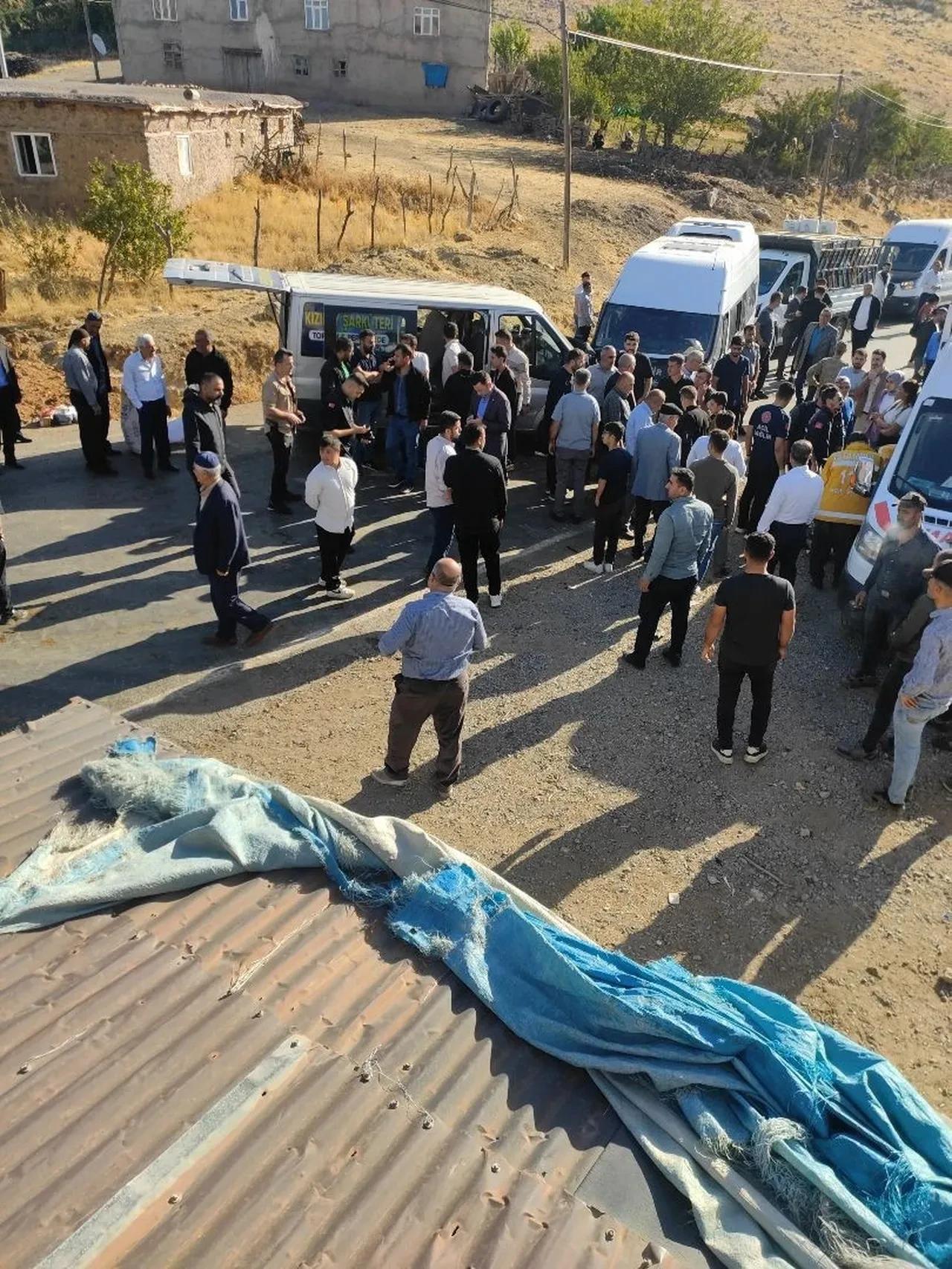 Öğretmenleri taşıyan minibüs ile yolcu aracı çarpıştı: 11 yaralı