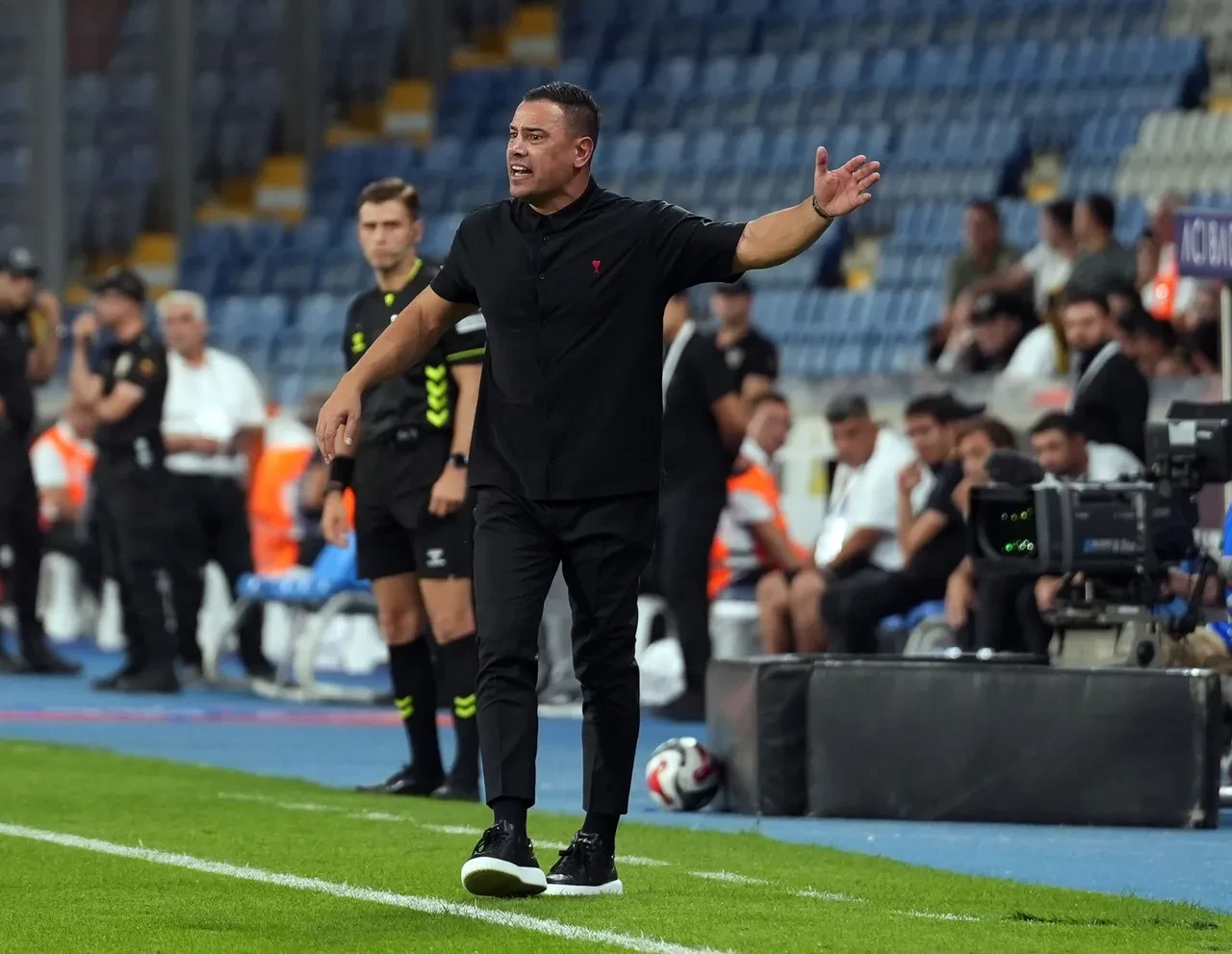 Süper Lig'de teknik direktör kıyımı! Tam 7 takımda değişiklik