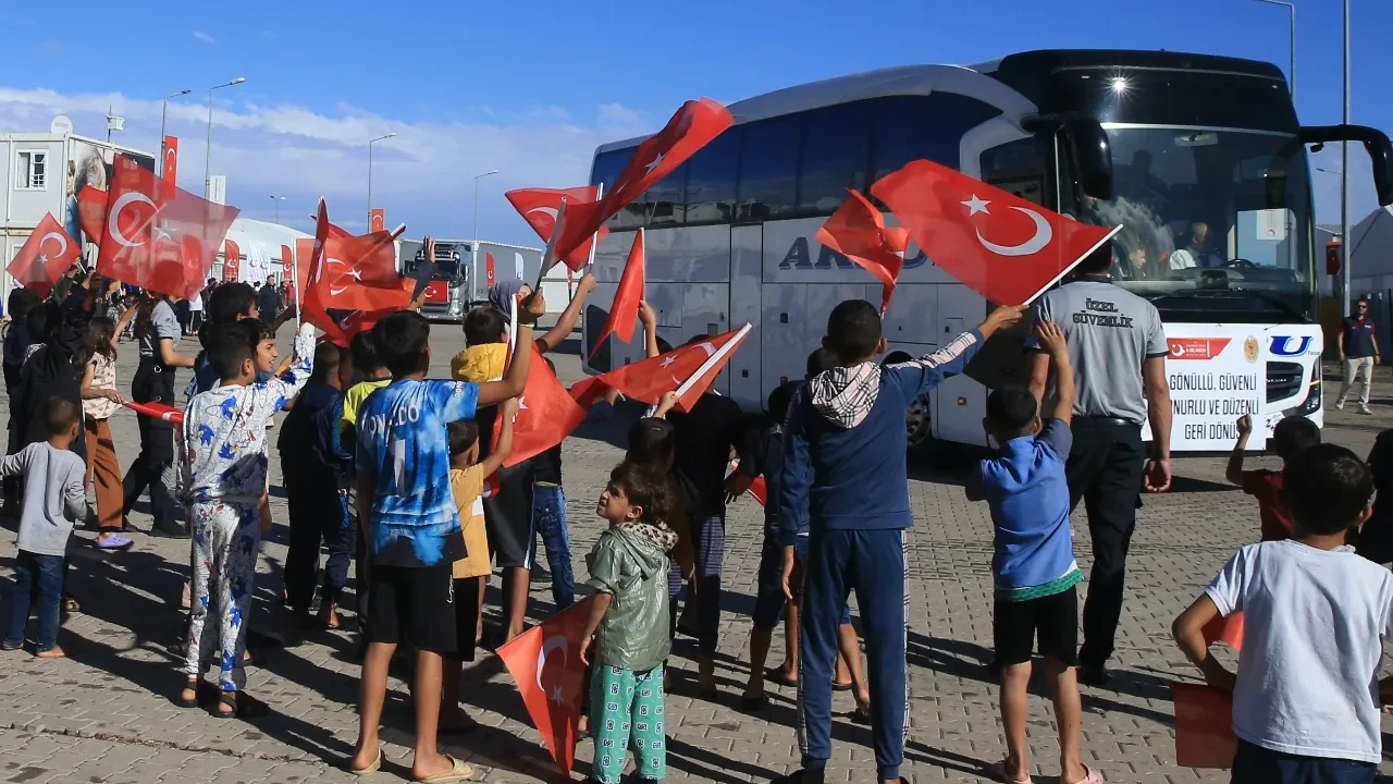 Suriyelilerin dönüşleri sürüyor: 'Türkiye bize çok yardımcı oldu'