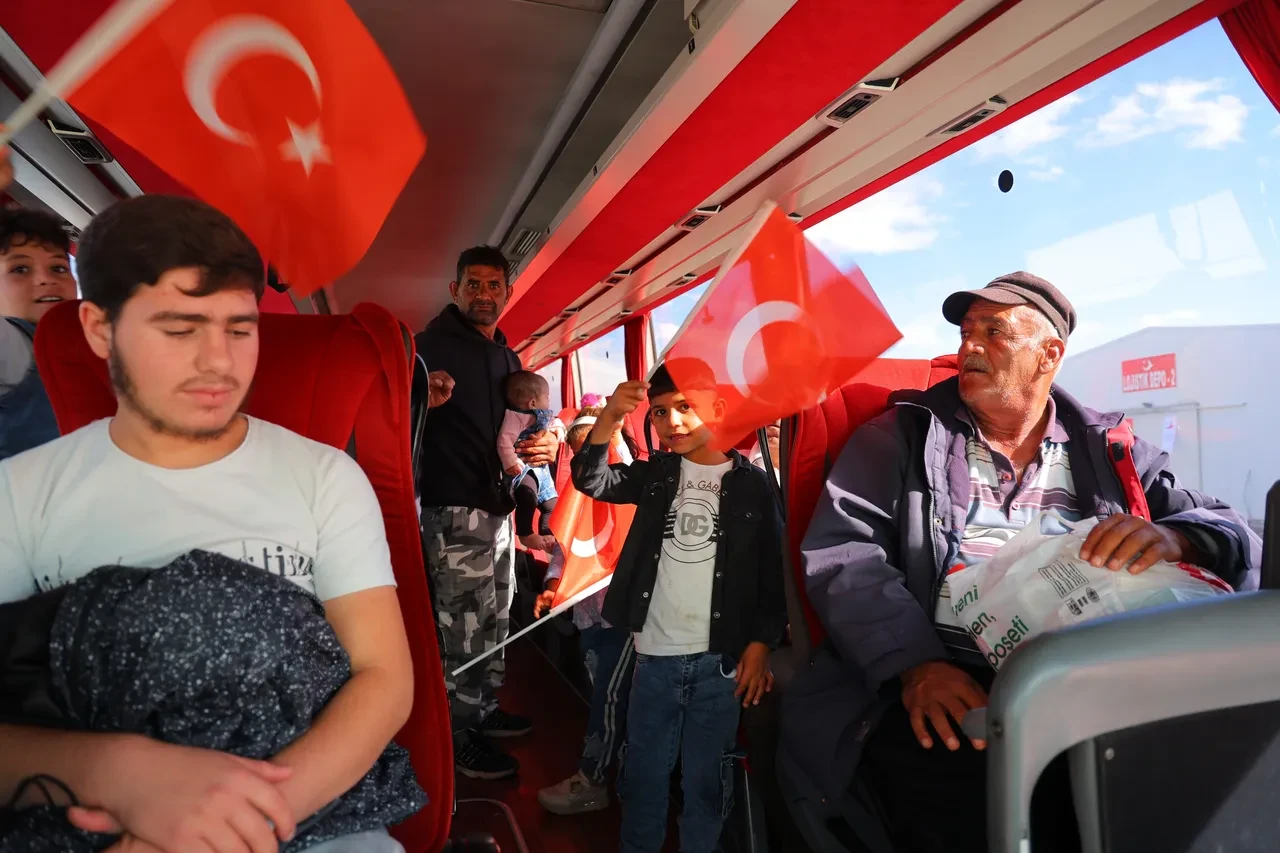 Suriyelilerin dönüşleri sürüyor: 'Türkiye bize çok yardımcı oldu'
