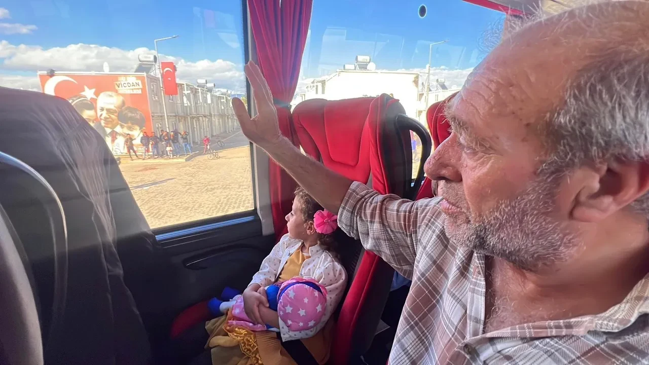 Suriyelilerin dönüşleri sürüyor: 'Türkiye bize çok yardımcı oldu'