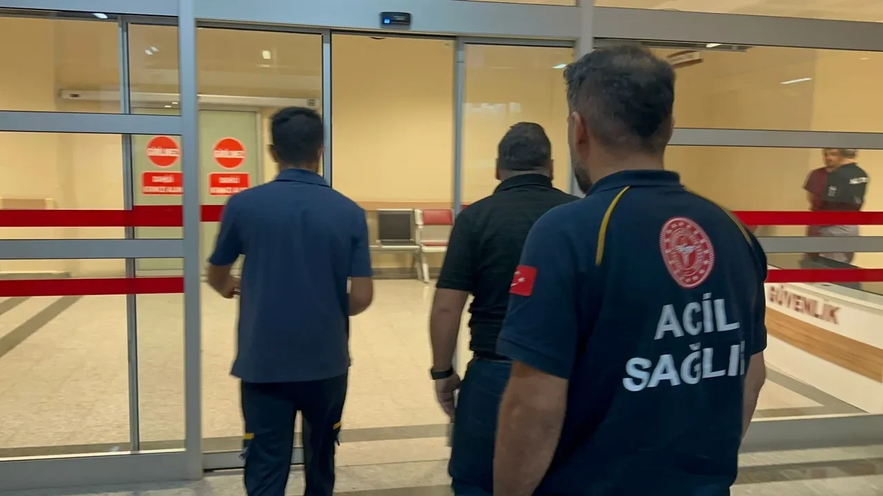 2 kişiyi yaraladı, aracını bırakıp kaçtı! Adıyaman’da trafik kazası yürekleri ağızlara getirdi