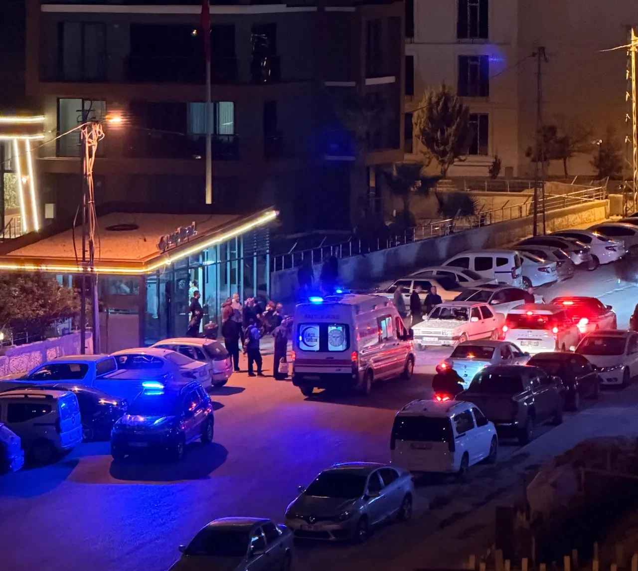 2 kişiyi yaraladı, aracını bırakıp kaçtı! Adıyaman’da trafik kazası yürekleri ağızlara getirdi