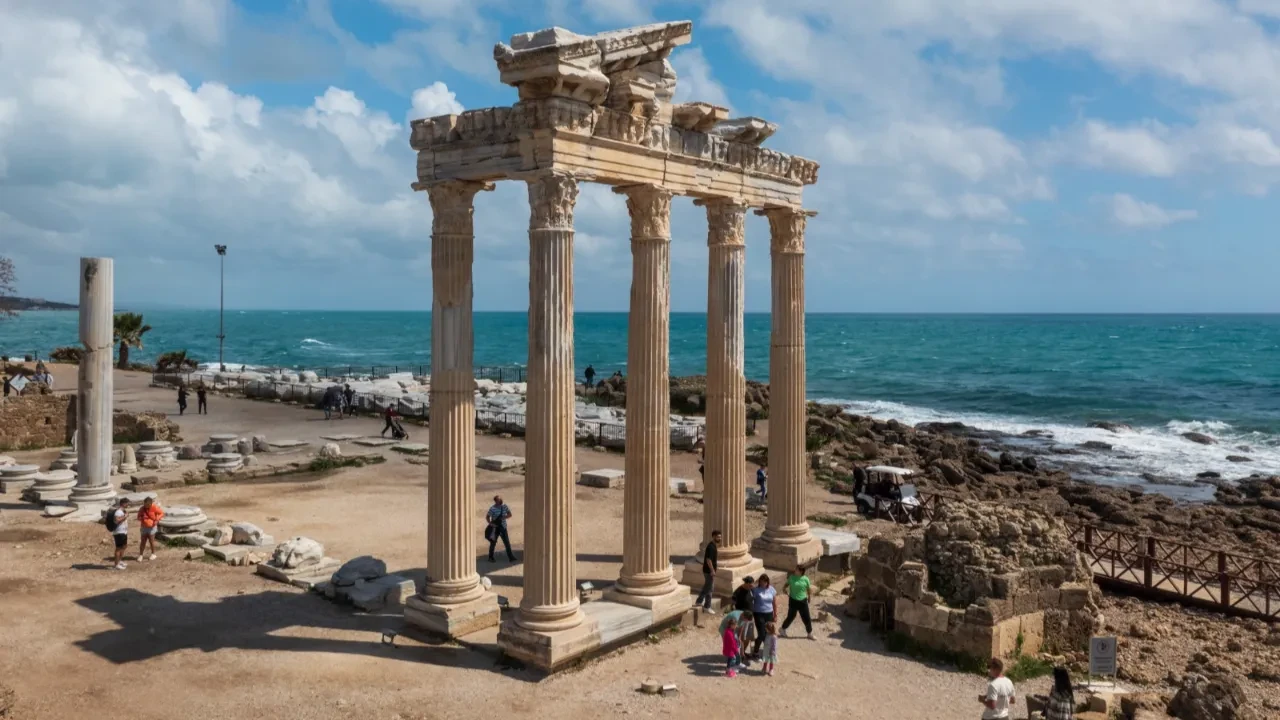 Akdeniz rüzgarıyla sanat yolculuğu: Antalya Kültür Yolu Festivali Başladı