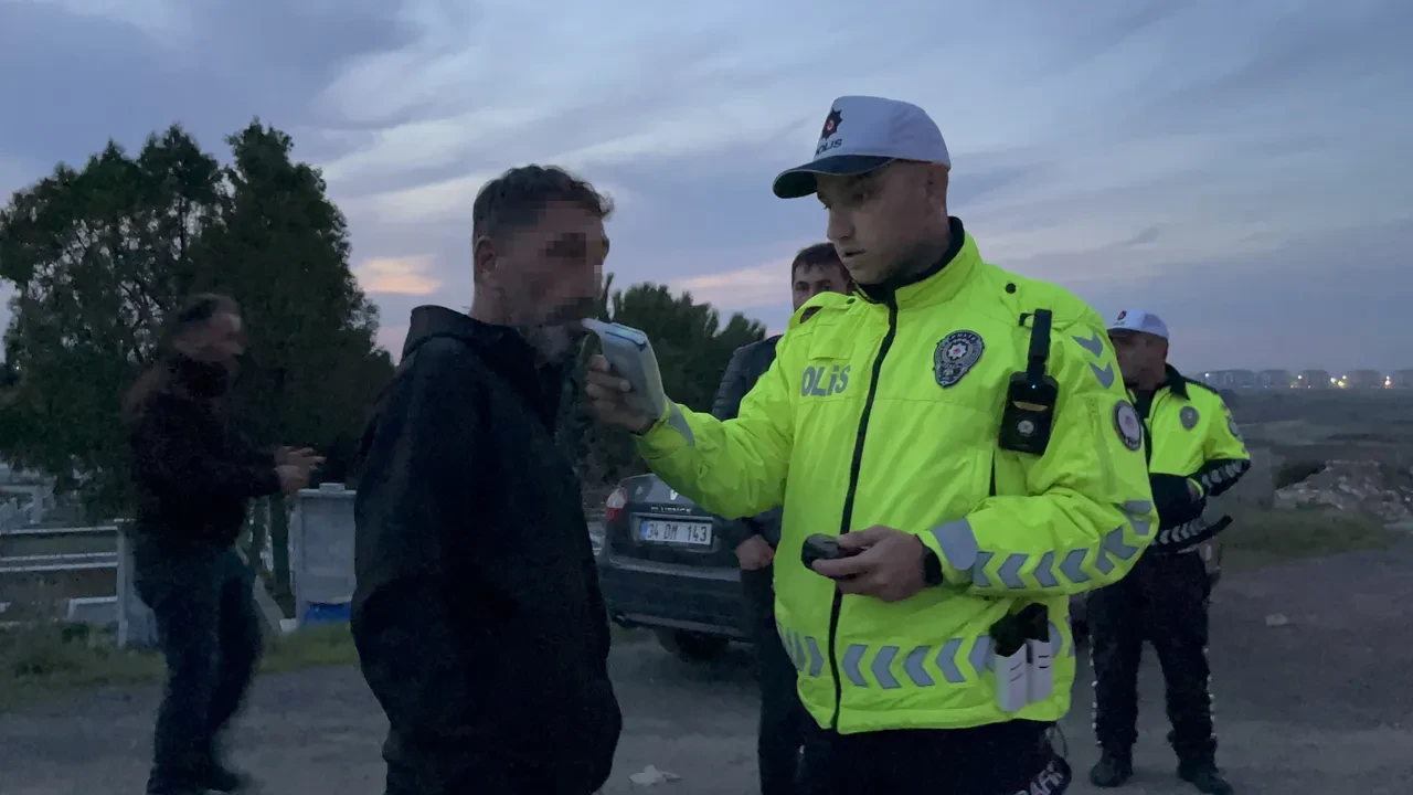 Alkollü sürücüden bir garip kaza hikayesi! Önce arabayla mezarlığa uçtu, sonra kaçtı, sonra geri geldi