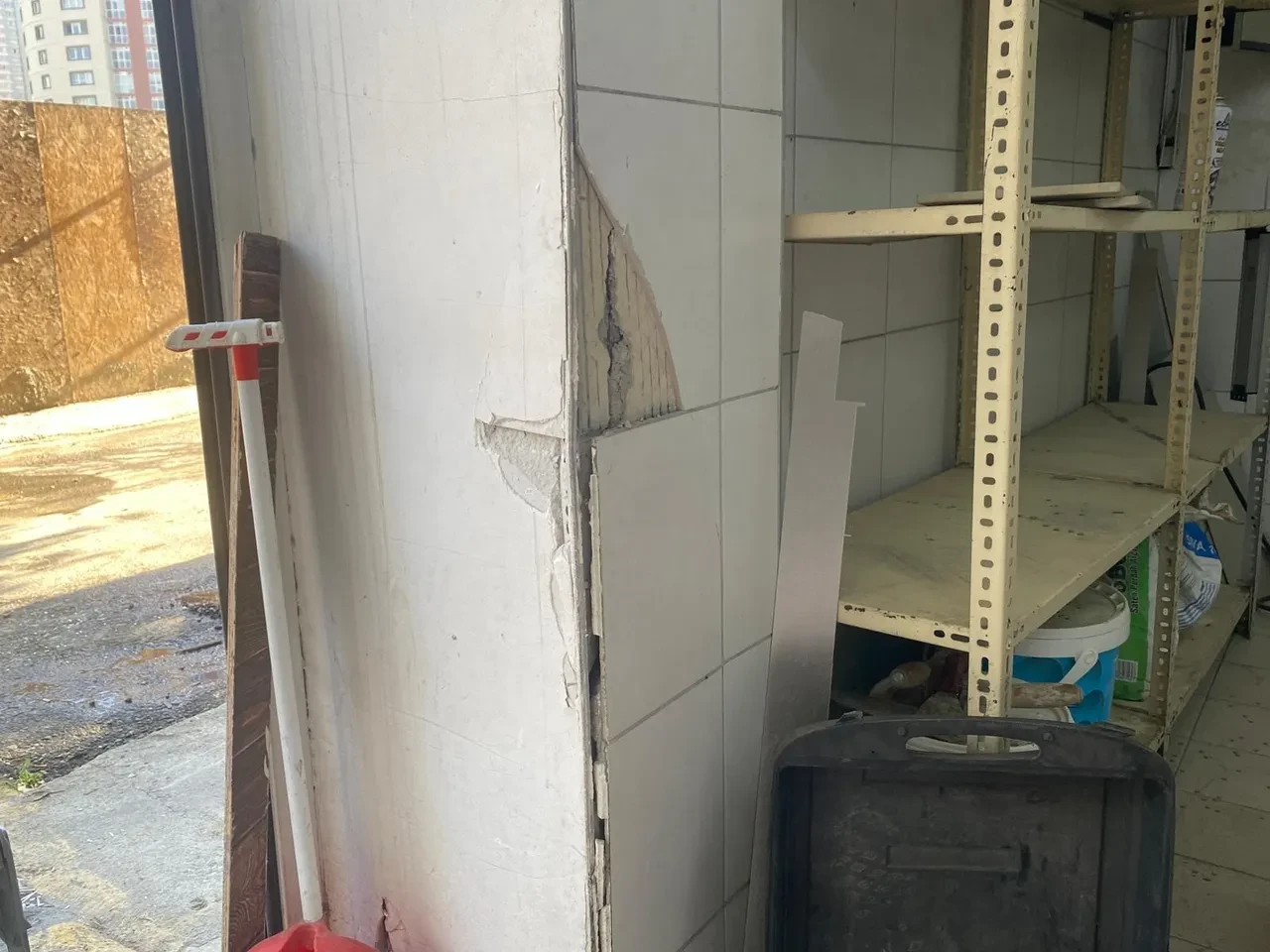 Ataşehir'de binada korkutan patlama! Mahalleli panik halinde