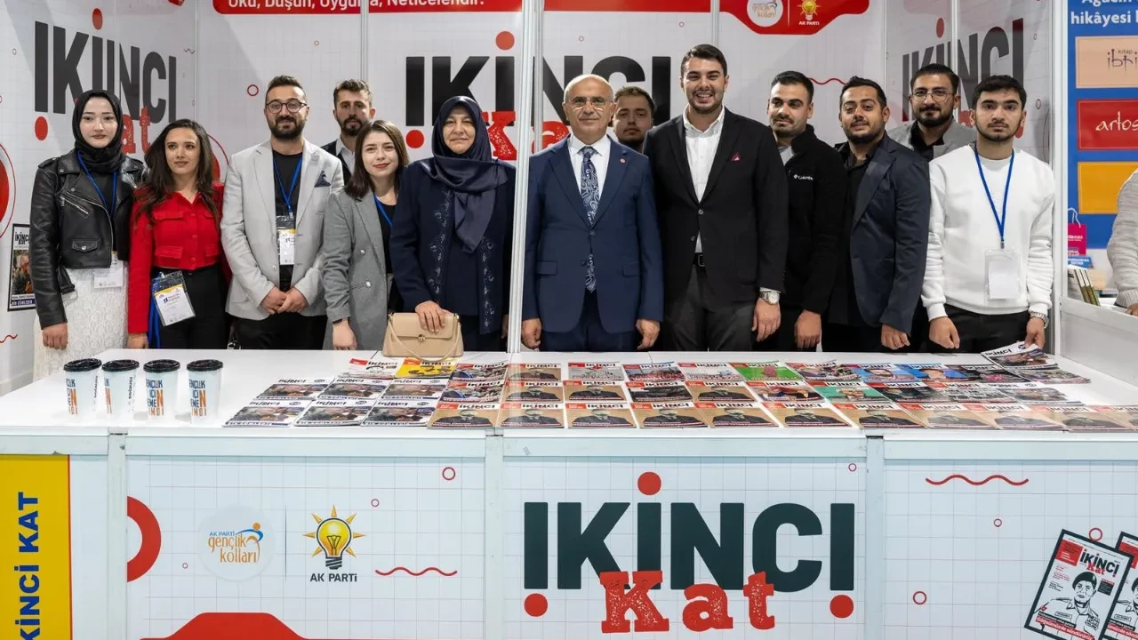 Başkan Er, Malatya Anadolu Kitap ve Kültür Fuarı’nda stantları gezdi