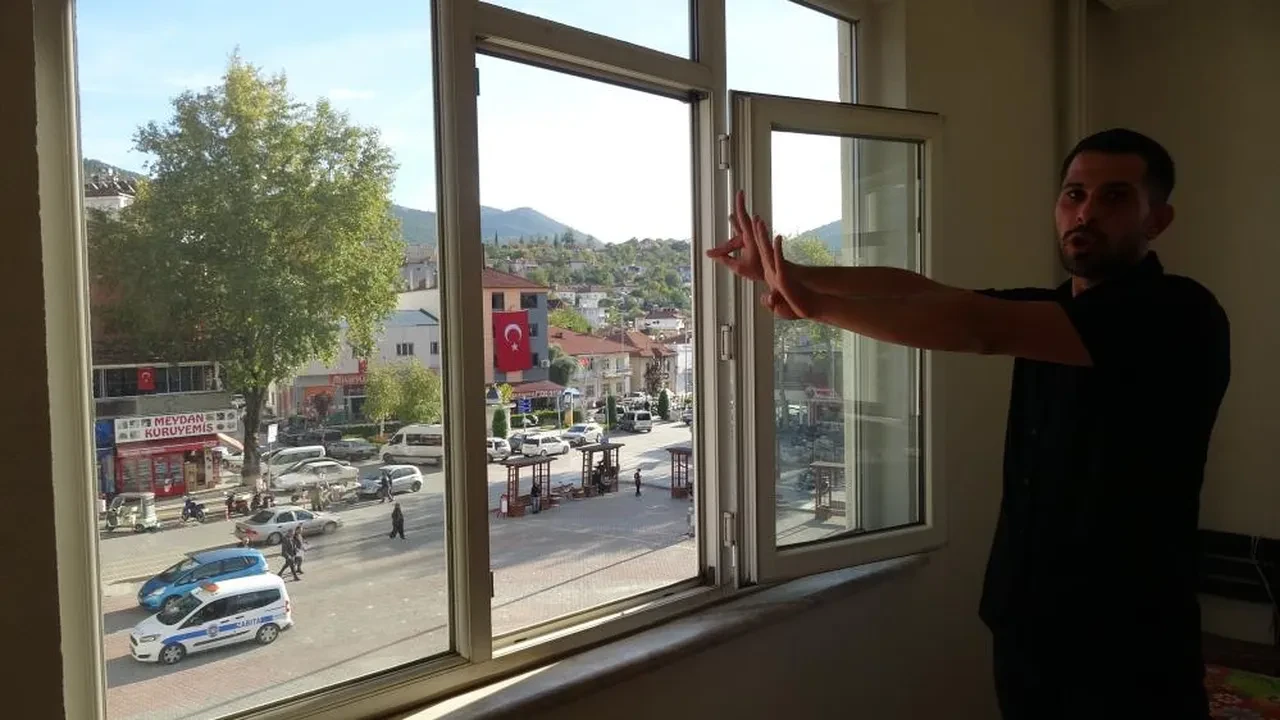 CHP'liler zabıtayı yanına alıp vatandaşı darbetti: Aralarında belediye başkan yardımcısı da vardı