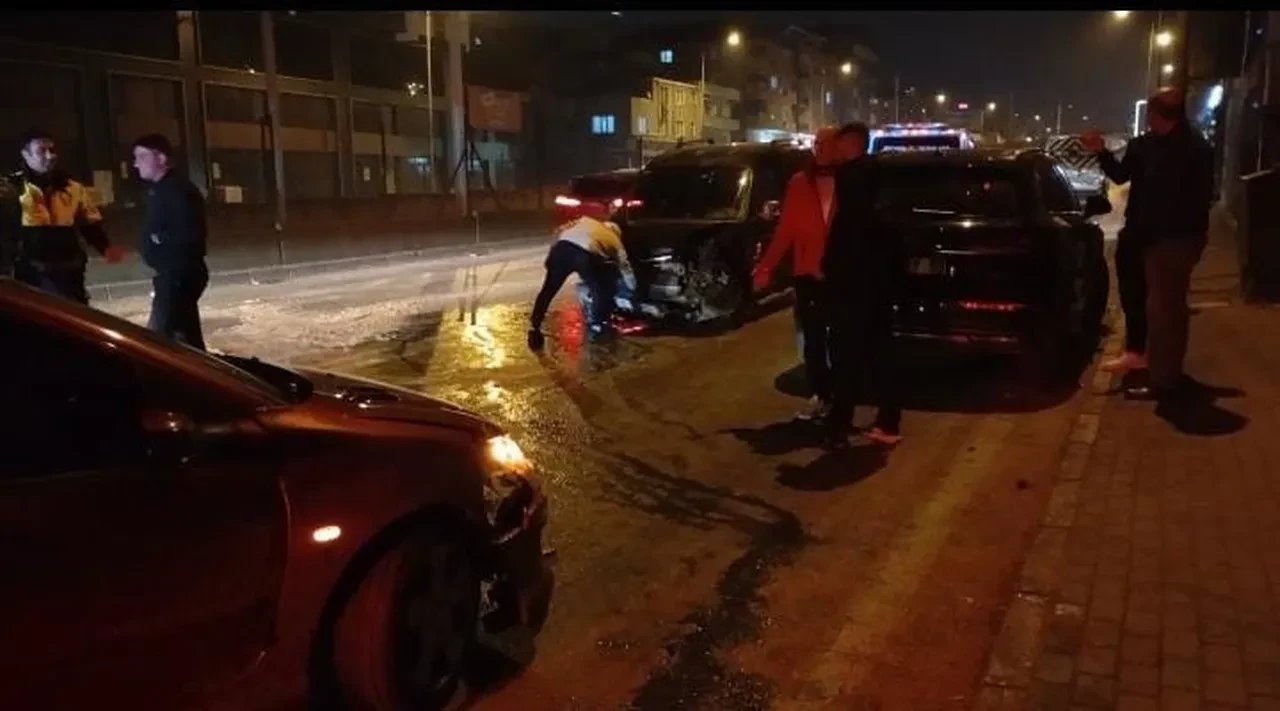 Direksiyon hakimiyetini kaybetti, zincirleme kazaya neden oldu!