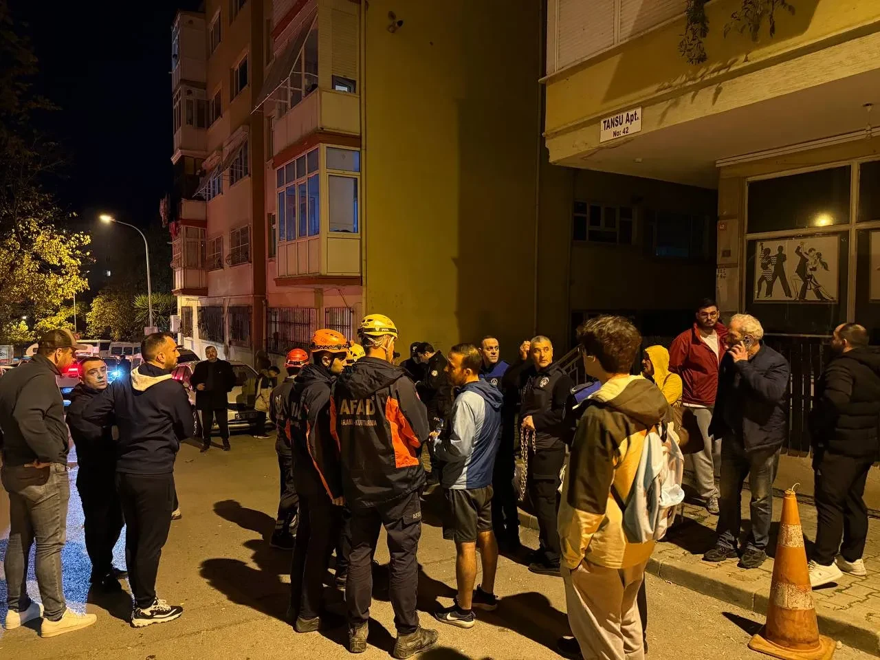 Gebze'den sonra İstanbul'da da aynı korku! Kartal'da bina tahliye edildi