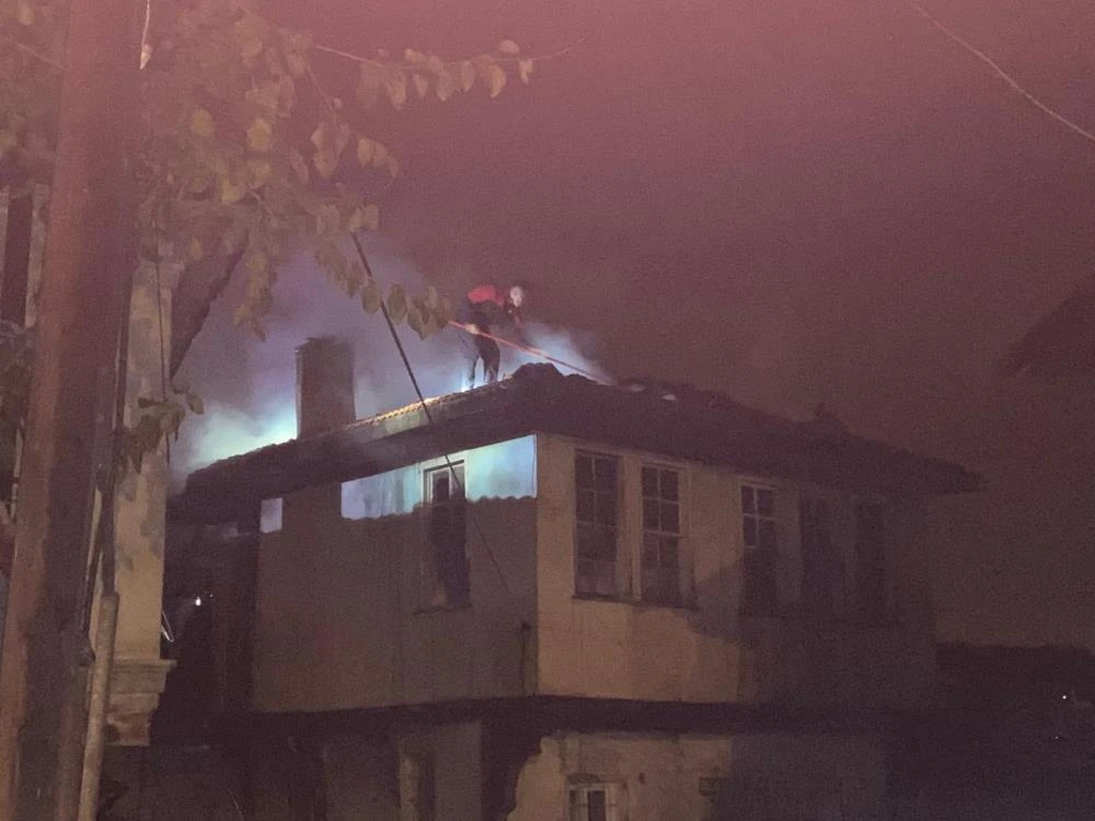 Çankırı’da alevlere teslim olan ev kullanılamaz hale geldi