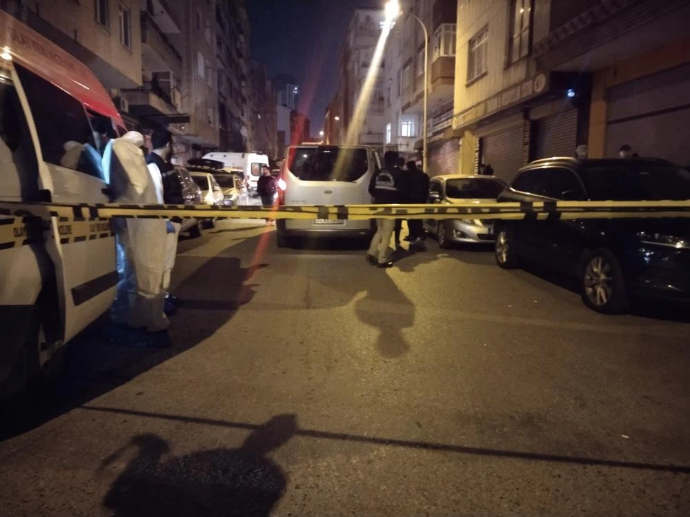 Ümraniye’de cinnet: Baba oğlunu ve kardeşini bıçakladı!