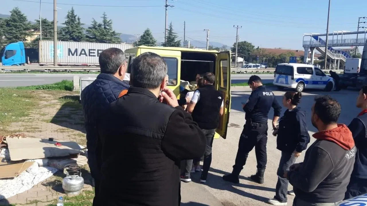 Kocaeli'de 7 yıldır içinde yaşadığı minibüs yaşlı adamın sonu oldu