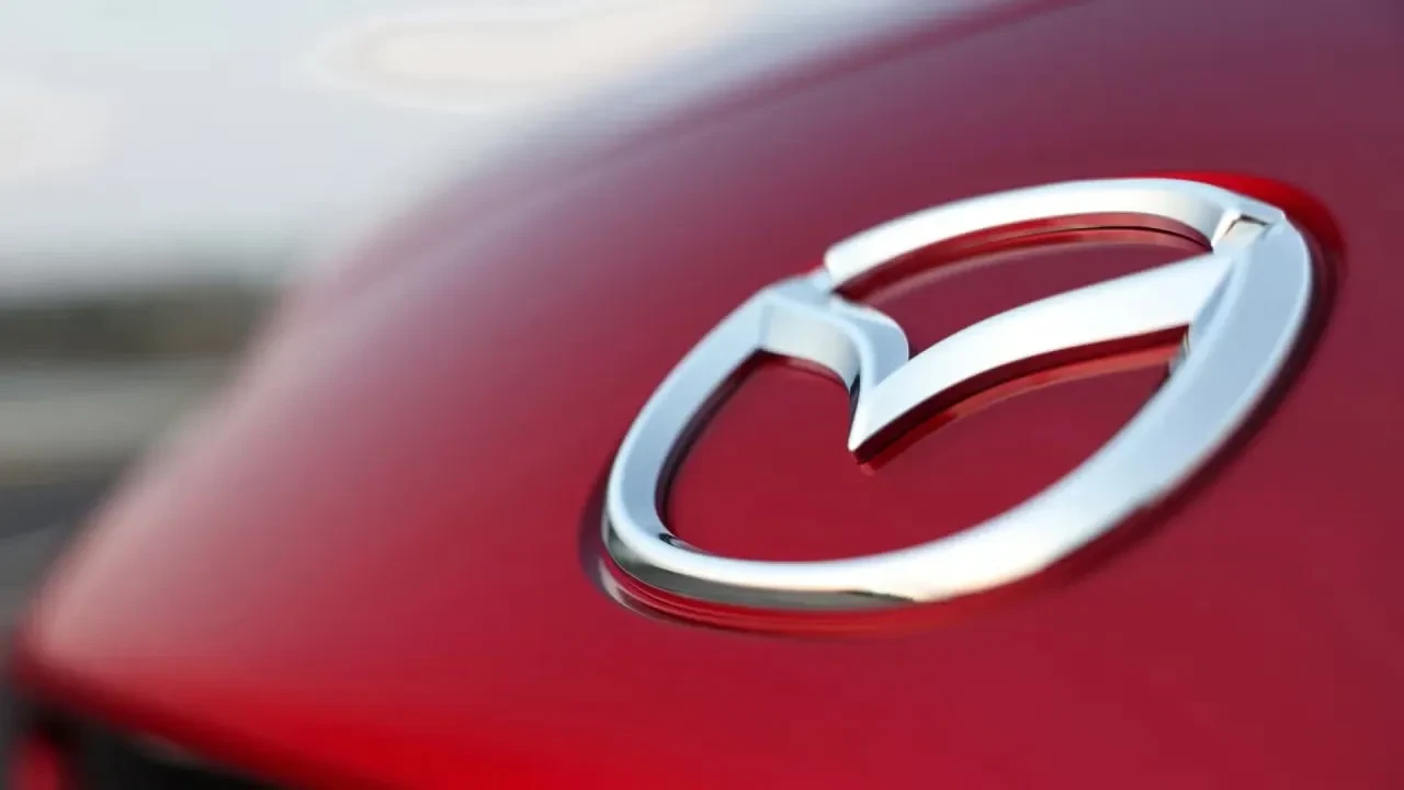 Mazda yeni logosunu resmen tanıttı: Bye bye derinlik!