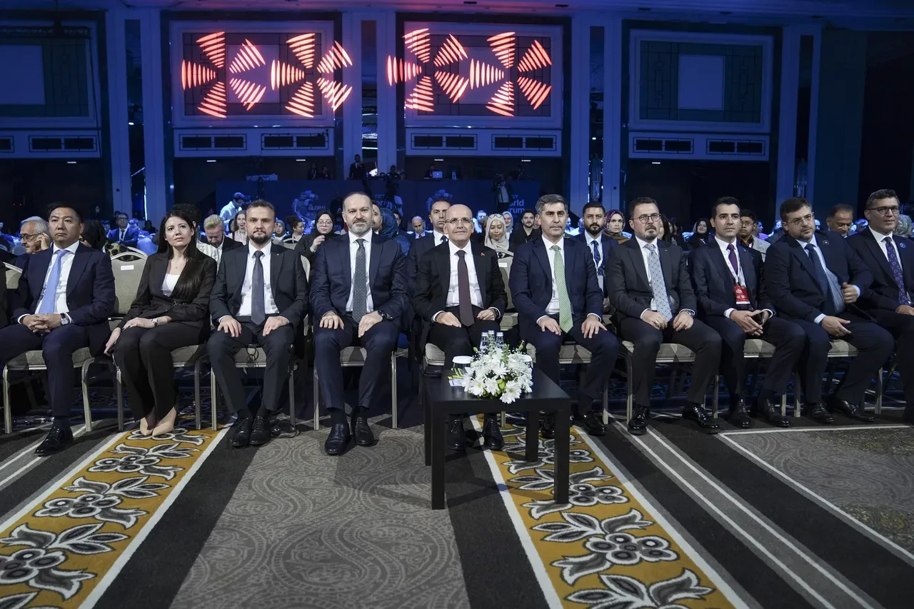 Mehmet Şimşek AK Partili yıllardaki ekonomik büyümeyi açıkladı! 2 ülkeyi ayırıp 'Öndeyiz' dedi