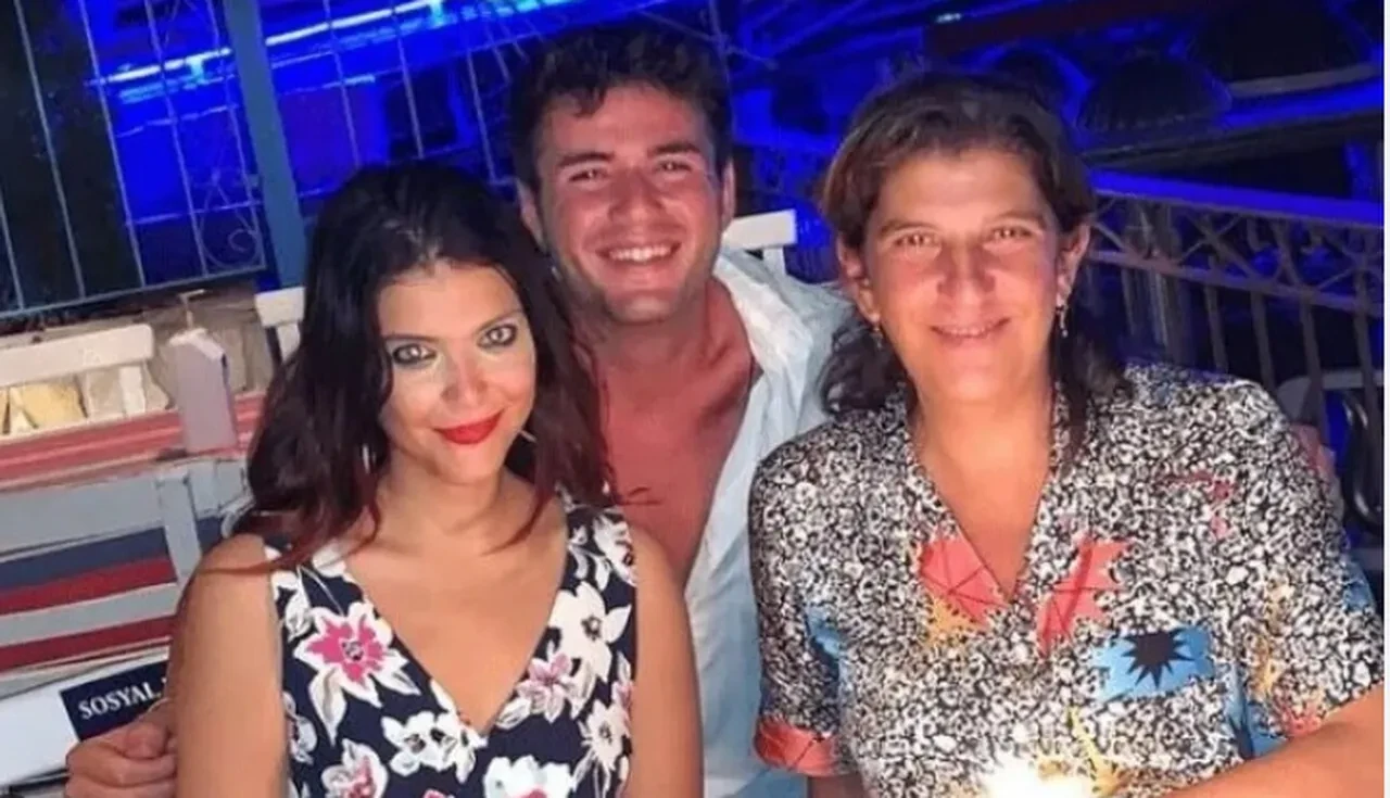 Senarist Melis Civelek, kızı Feyza Civelek'i eleştirenlere Kızılcık Şerbeti üzerinden cevap vermeye devam ediyor