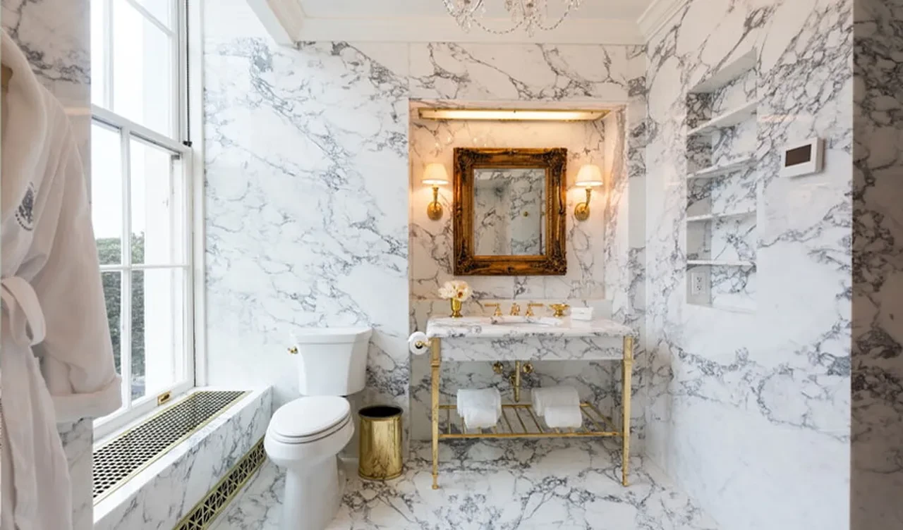 Trump'tan Beyaz Saray'a altın dokunuş! Banyoyu baştan sona yeniletti