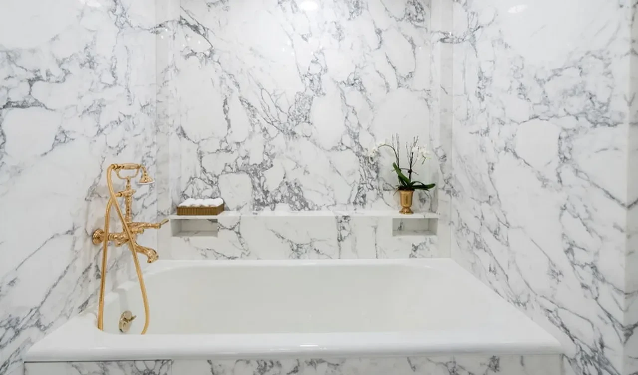 Trump'tan Beyaz Saray'a altın dokunuş! Banyoyu baştan sona yeniletti