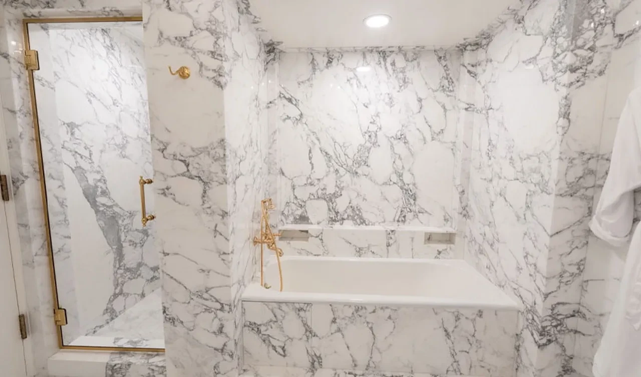 Trump'tan Beyaz Saray'a altın dokunuş! Banyoyu baştan sona yeniletti