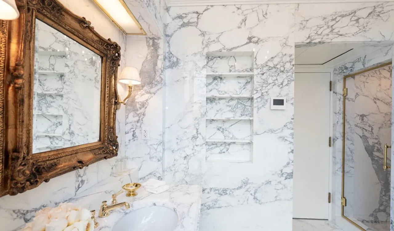 Trump'tan Beyaz Saray'a altın dokunuş! Banyoyu baştan sona yeniletti
