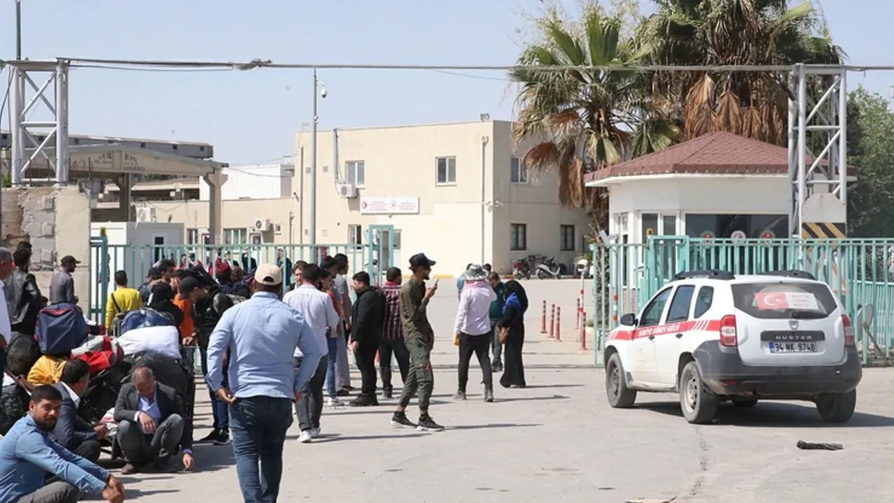 Türkiye'den ülkesine dönen Suriyeli sayısı ne kadar? Bakan Yerlikaya açıkladı 