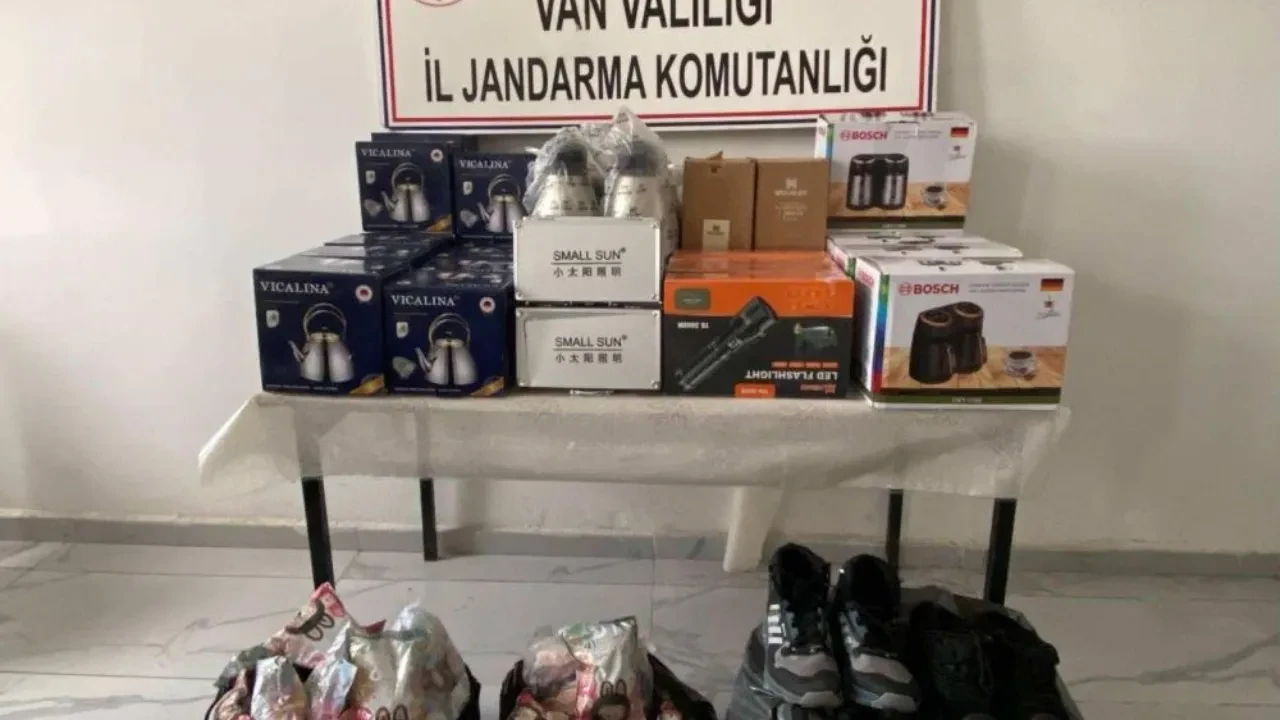 Van’da kaçak sigara ve malzeme ele geçirildi