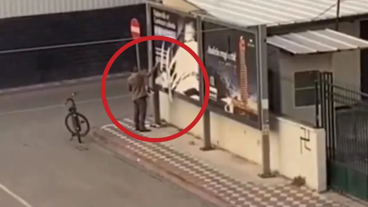 10 Kasım'da provokatif saldırı! Atatürk afişini yırtan şahıs gözaltında