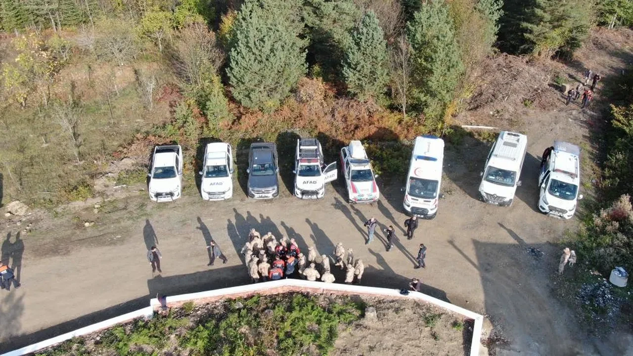 Anne ve oğlunu arama çalışmalarında yeni gelişme! Endişelendiren 'ayı' detayı 