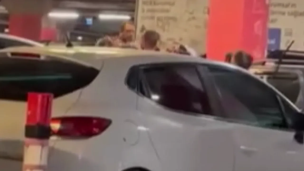 AVM otoparkı savaş alanına döndü! Yumruklar tekemeler havada uçuştu