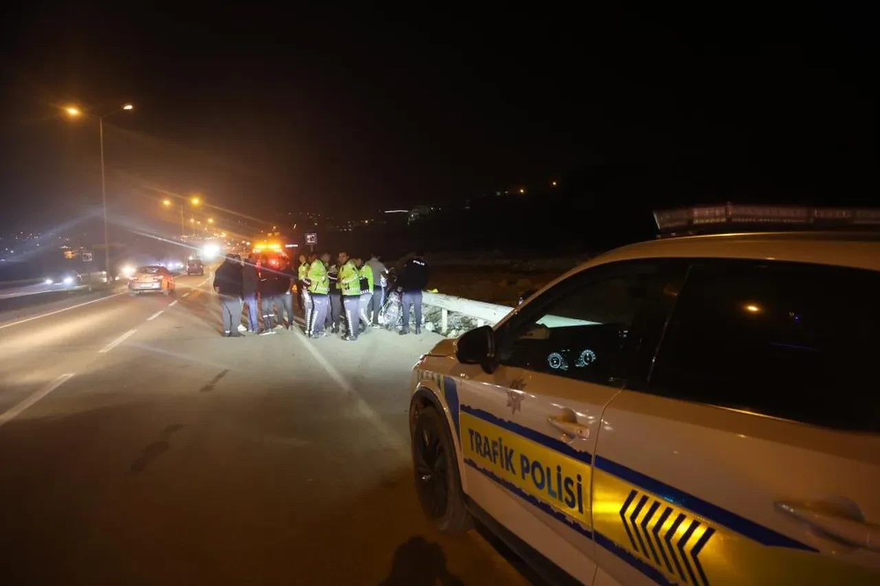 Bu acıya yürek dayanmaz! Kazada ölen yeğeninin eşyalarını gözyaşları içinde topladı