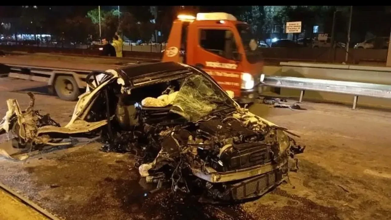 Bursa'da zincirleme kaza otomobil minibüse çarptı 6 kişi yaralandı