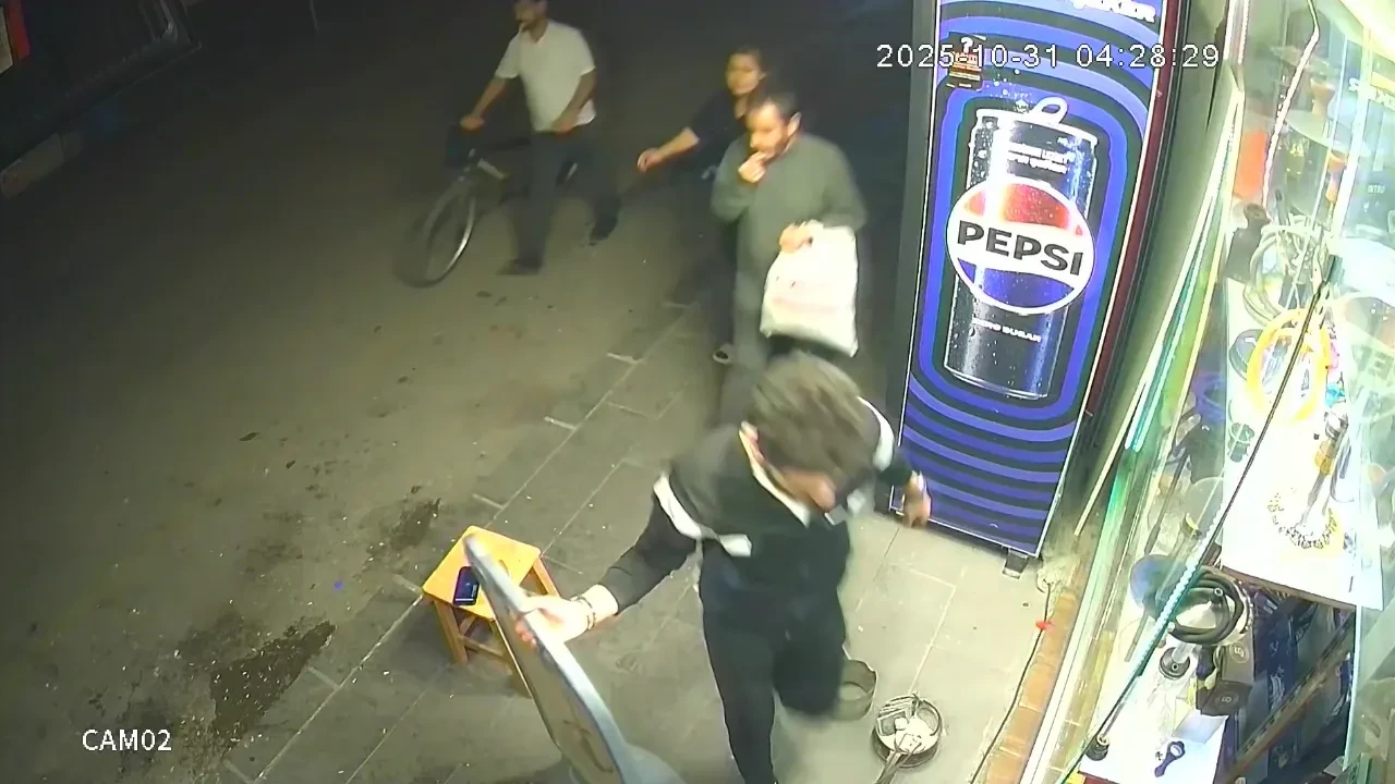 Çekirdek çitlerken telefonu çaldı! İfadesi şoke etti 