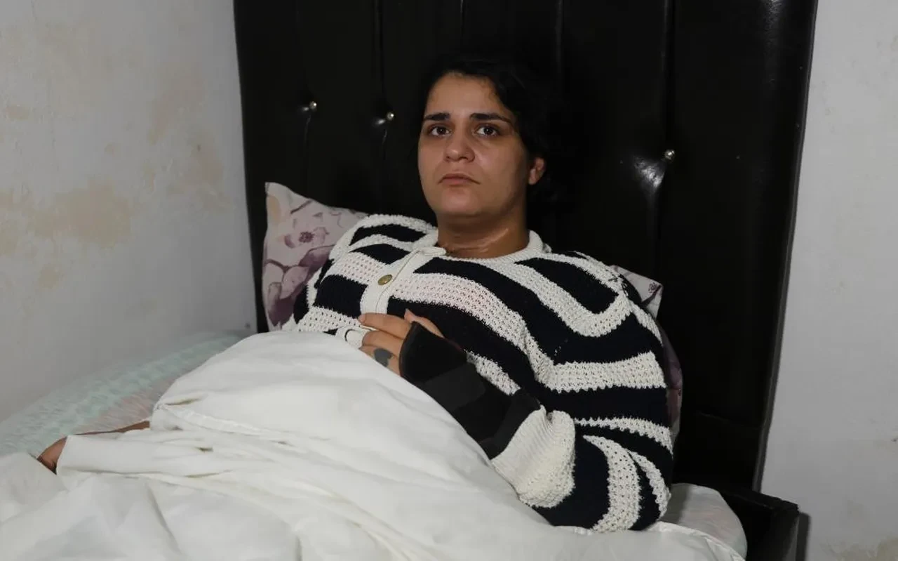 Çocuklarının gözü önünde boğazını kesti! Engelli kalan anne çocuklarını geri istiyor