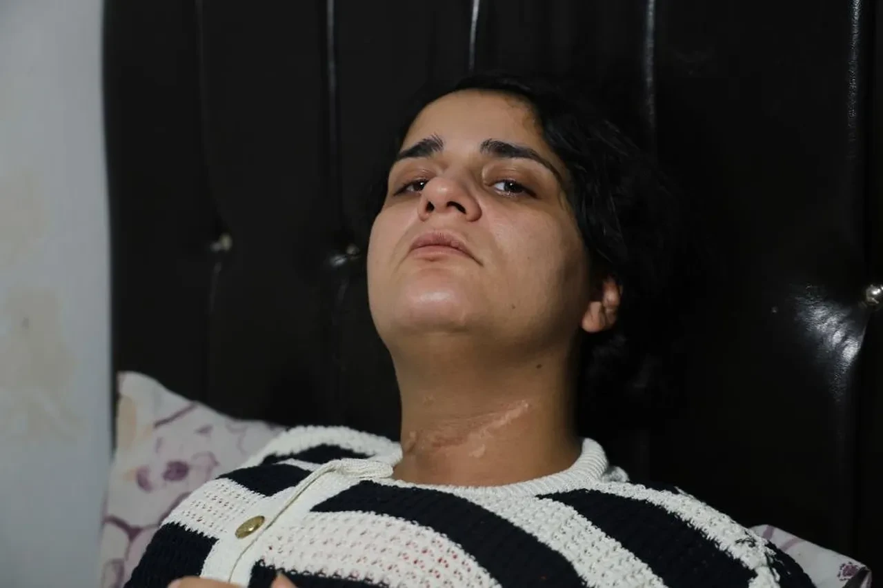 Çocuklarının gözü önünde boğazını kesti! Engelli kalan anne çocuklarını geri istiyor