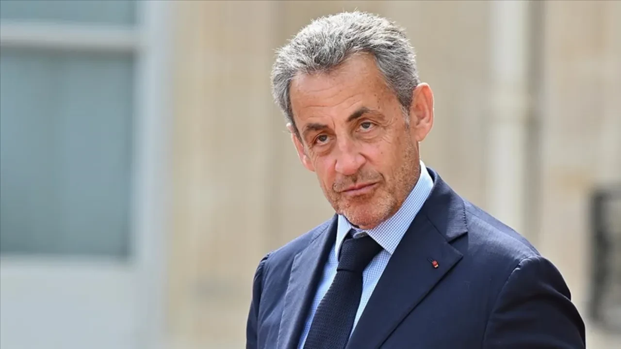 Fransa'nın eski Cumhurbaşkanı Sarkozy hapisten çıkıyor! Adli kontrol şartıyla serbest bırakılıyor