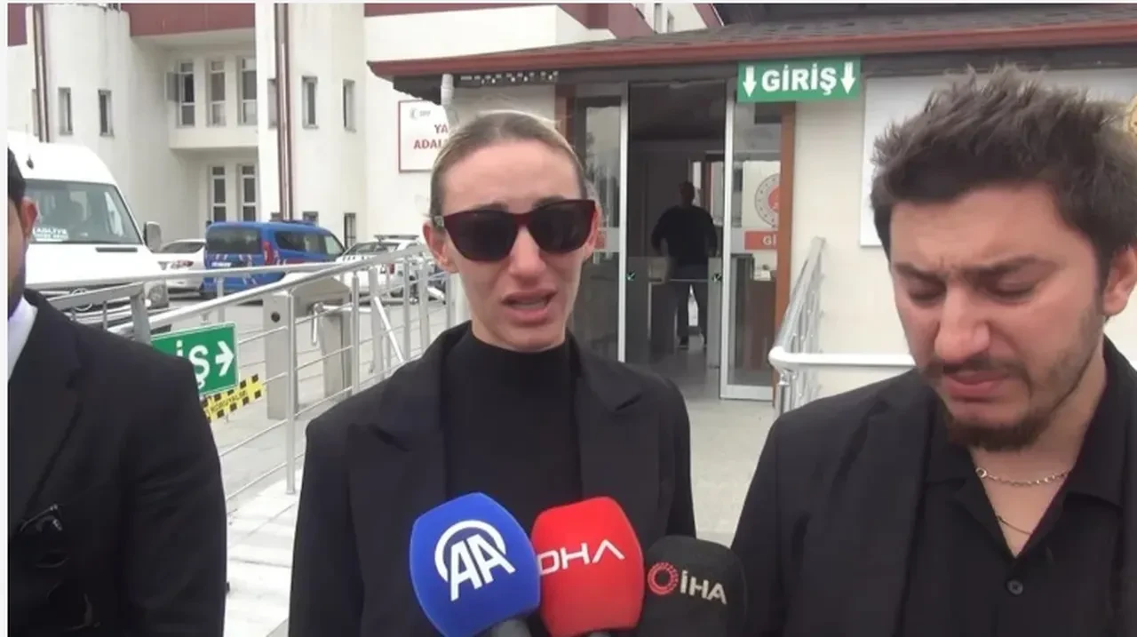 Güllü'nün kızı Tuğyan Ülkem Gülter'den dikkat çeken yeni paylaşım! "Biz kulaklarımızı kapattık"