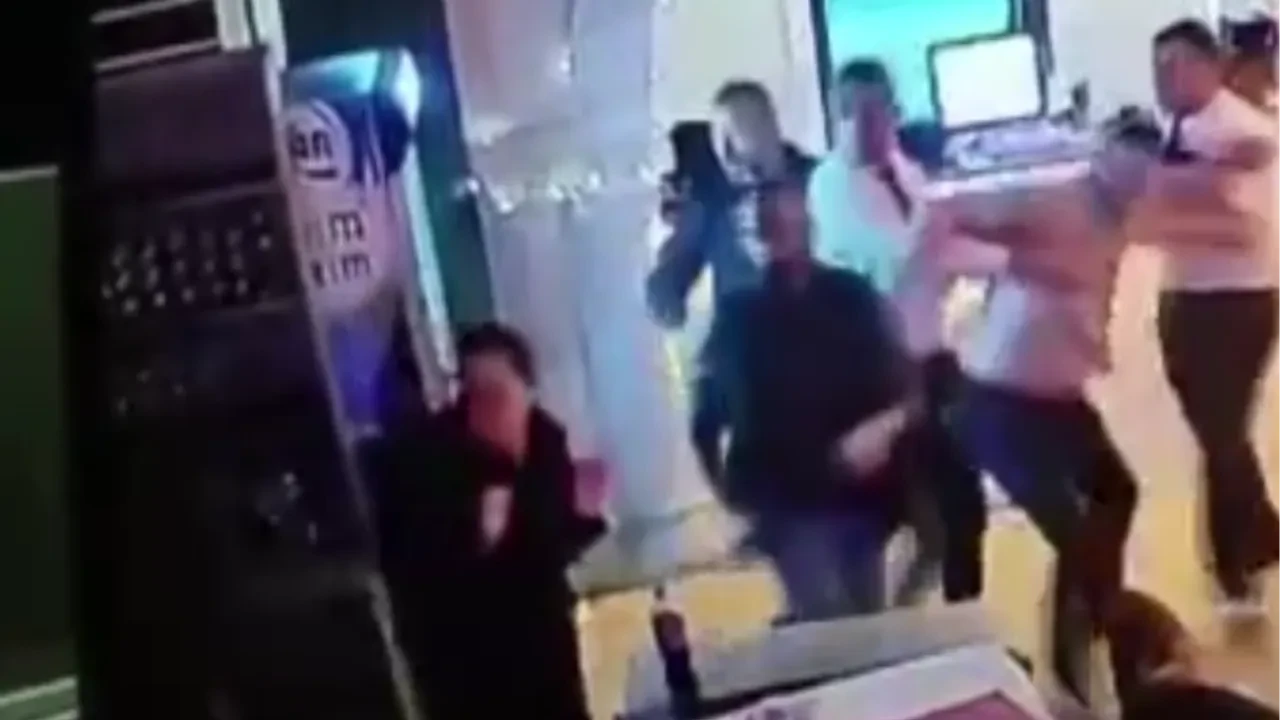 Kavgada hırslarını alamayınca geri döndüler! Mekanı kurşuna dizdiler