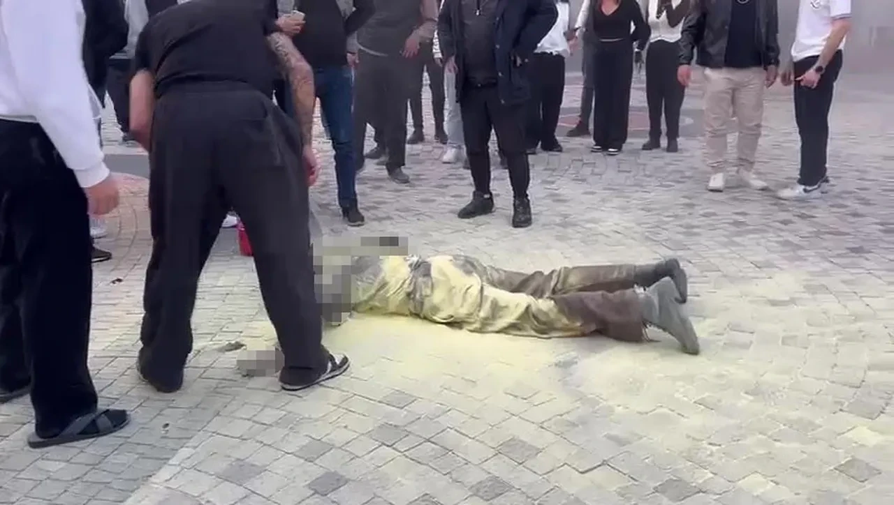 Kaymakamlık önünde dehşet! Kendini ateşe verdi