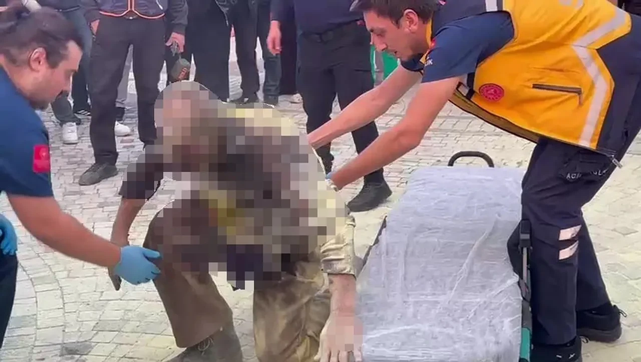 Kaymakamlık önünde dehşet! Kendini ateşe verdi