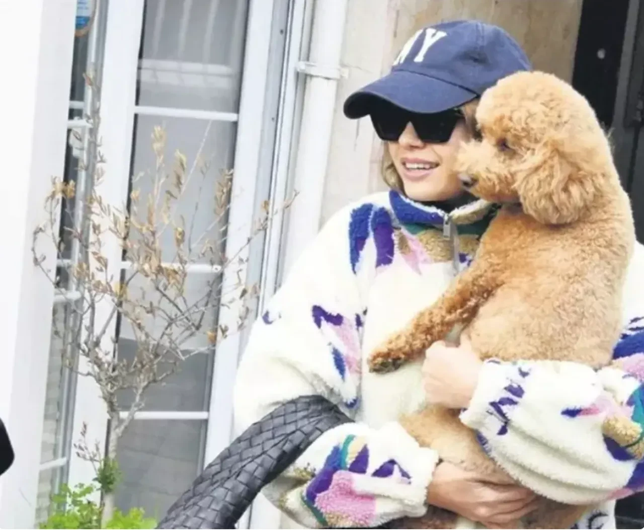 Kenan İmirzalıoğlu'nun ardından Afra Saraçoğlu'nun da yeni imajı ortaya çıktı 