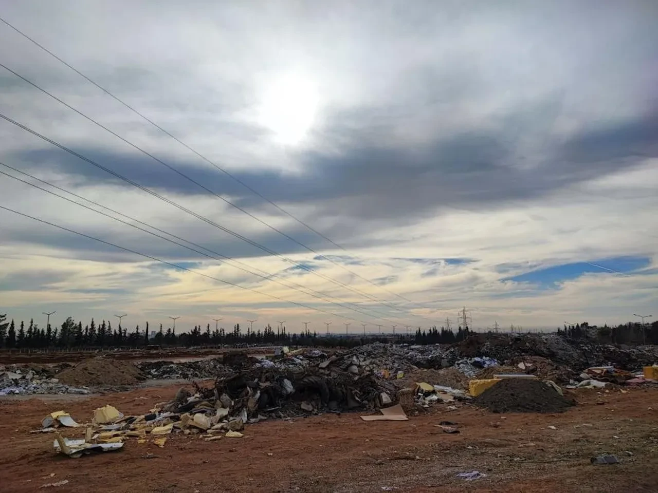 Koskoca alan çöplüğe dönüştü! Mahalleli yetkililere seslendi