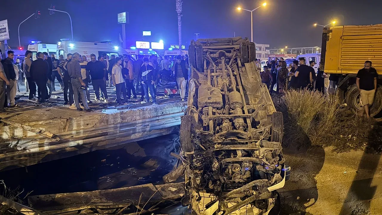 Mersin'de 10 kişinin yaralandığı kaza anı ortaya çıktı