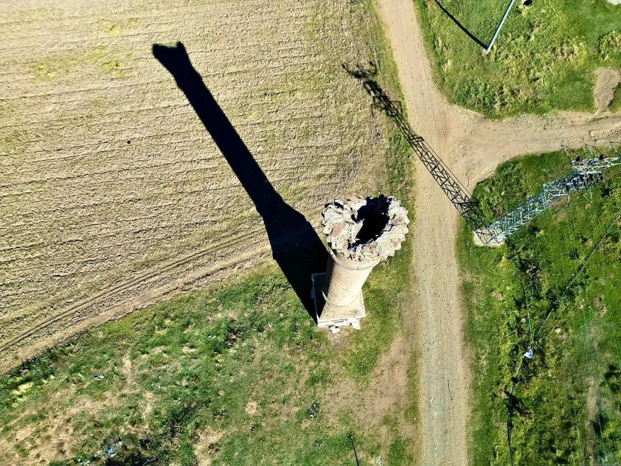 Mescidi yandı minaresi 200 yıldır sapa sağlam!