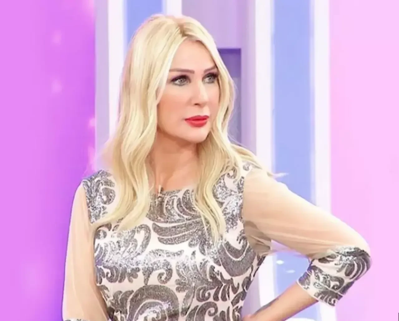 Seda Sayan ev hanımlarına verdiği tavsiyeyle yine çok konuşuldu! "Çorap kadınıyım" sözleriyle gündem olmuştu 