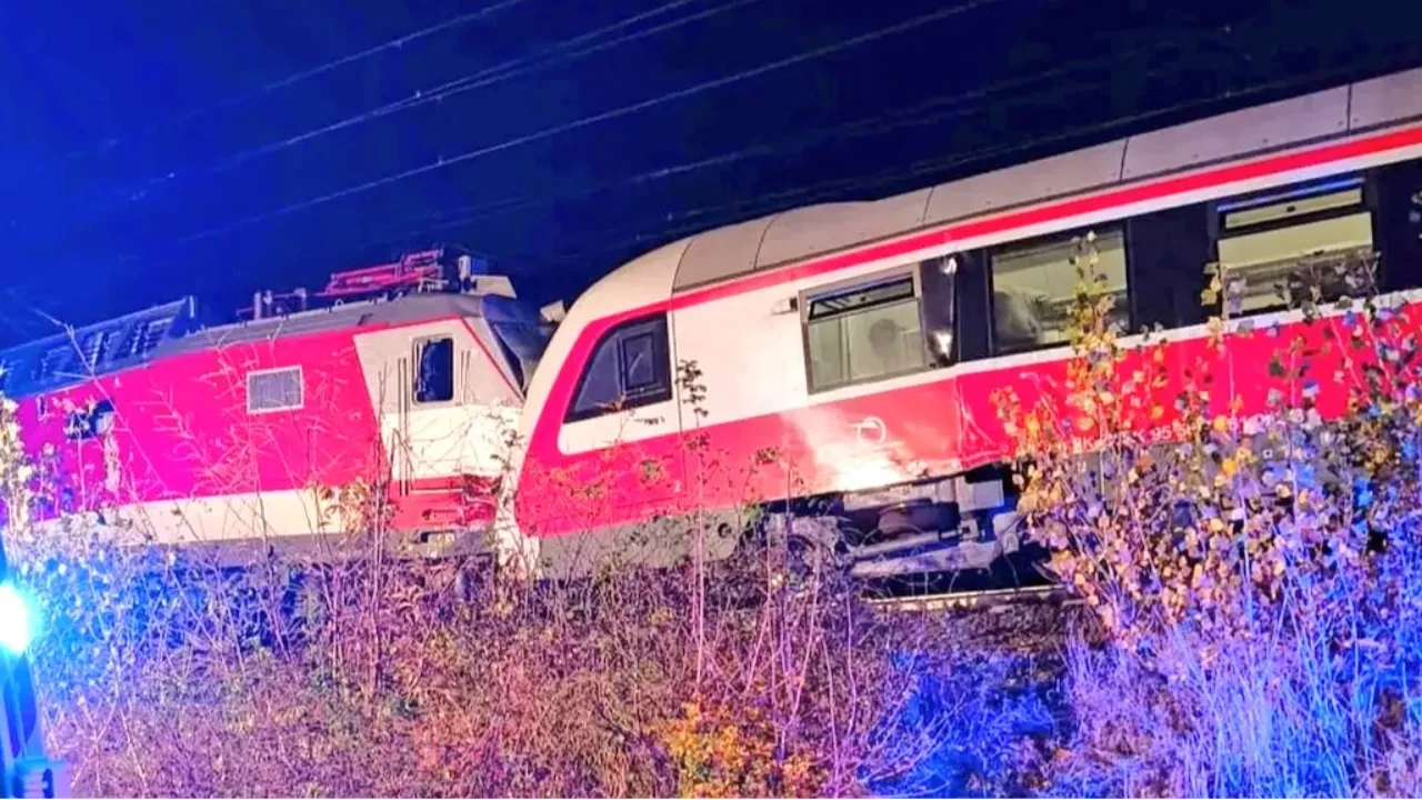 Slovakya'da iki tren çarpıştı: Onlarca yolcu yaralı
