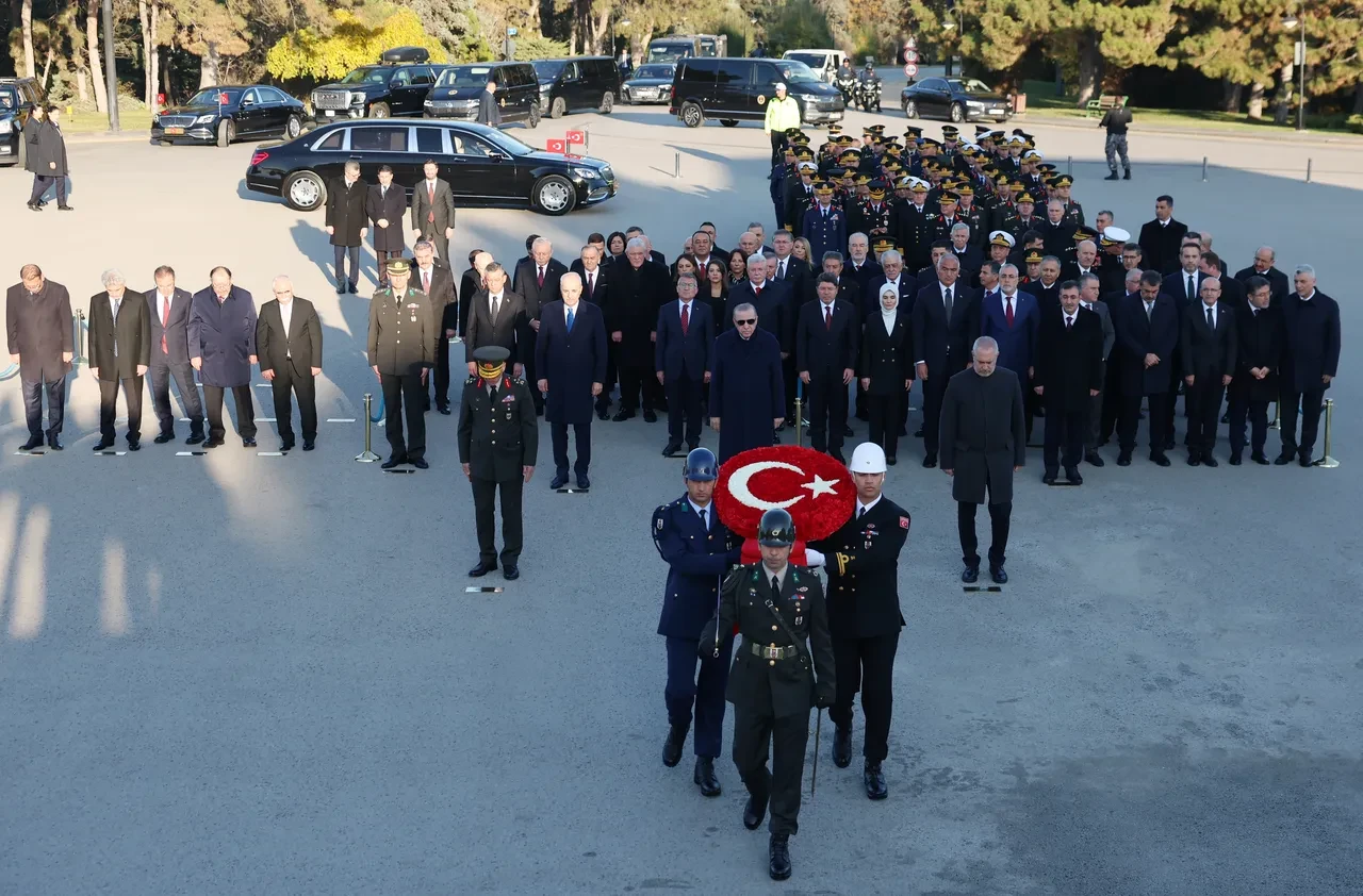 Türkiye Ata'sını anıyor! Cumhurbaşkanı Erdoğan ve devlet erkanı Anıtkabir'de!