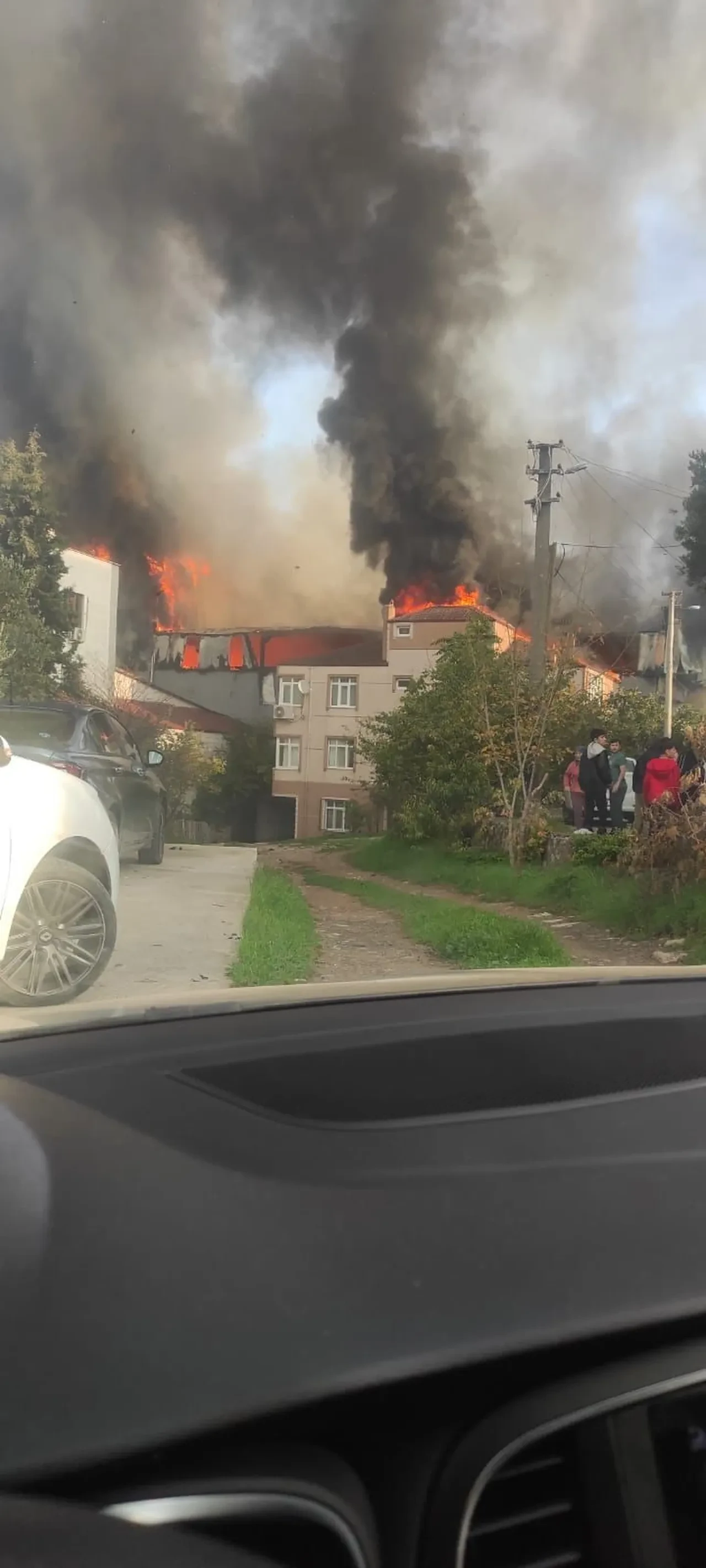 Yangın faciasından yaralı kurtulmuştu, dehşet anlarını anlattı: “Üstümü söndürsünler diye kendimi dışarı attım”